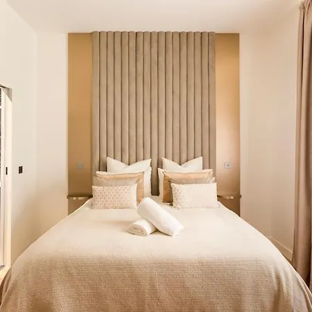 Wonderful Luxe Duplex, Eiffel Tower 8p Paris