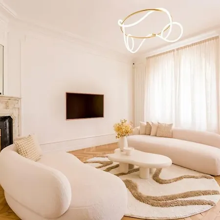 Wonderful Luxe Duplex, Eiffel Tower 8p París
