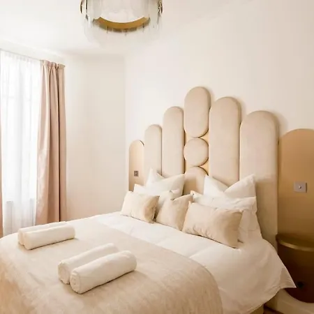 Wonderful Luxe Duplex, Eiffel Tower 8p *