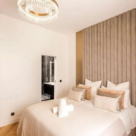 Wonderful Luxe Duplex, Eiffel Tower 8p * Paris