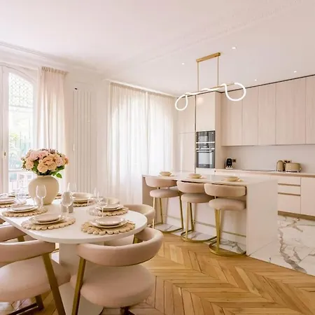 Wonderful Luxe Duplex, Eiffel Tower 8p *