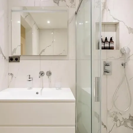 Wonderful Luxe Duplex, Eiffel Tower 8p