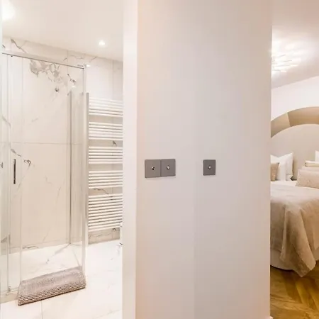 Wonderful Luxe Duplex, Eiffel Tower 8p