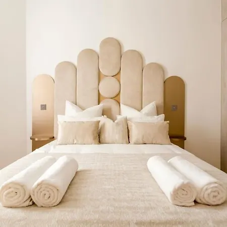 Wonderful Luxe Duplex, Eiffel Tower 8p * Paris