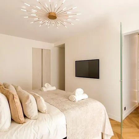Wonderful Luxe Duplex, Eiffel Tower 8p Paris