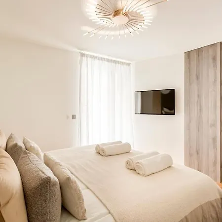 Wonderful Luxe Duplex, Eiffel Tower 8p Paris
